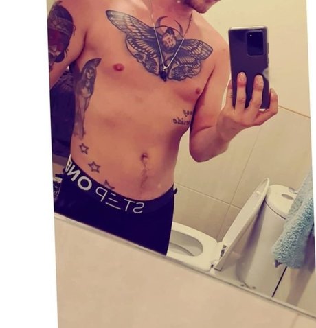 Naken läckt OnlyFans-bild av Benji