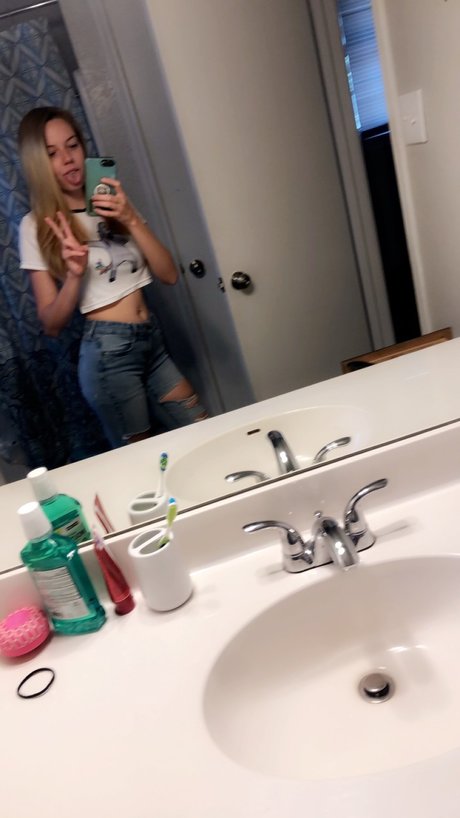 Naken läckt OnlyFans-bild av Kyliegh Ray