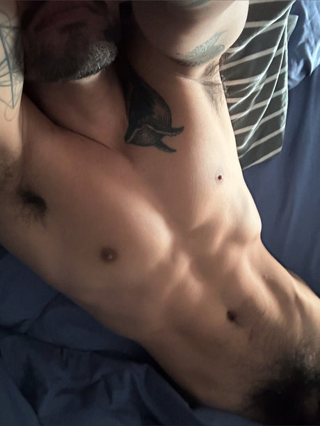 Nahá fotka uniklých OnlyFans od Benji Vega
