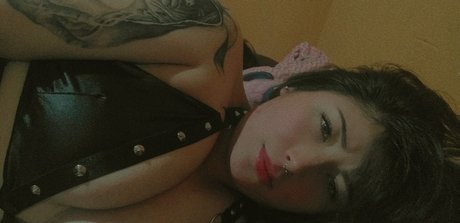 Alaston vuotanut OnlyFans-kuva Bellarh 