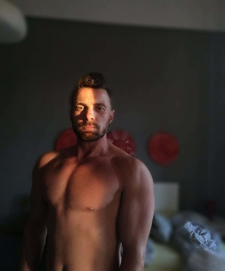 Naakte gelekte OnlyFans-foto van Milan Ramos