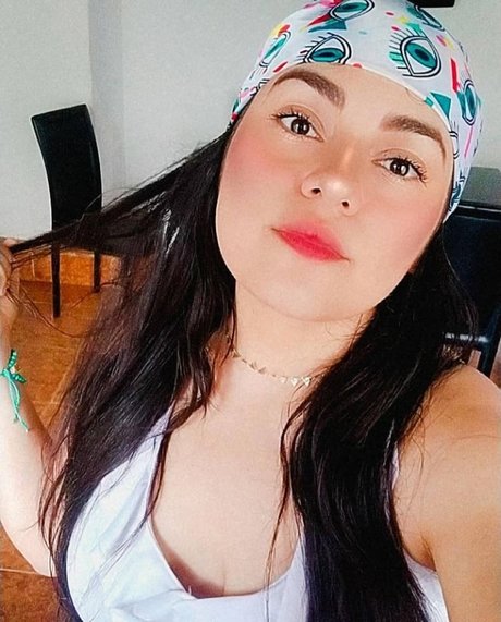 Naakte gelekte OnlyFans-foto van Milaly P