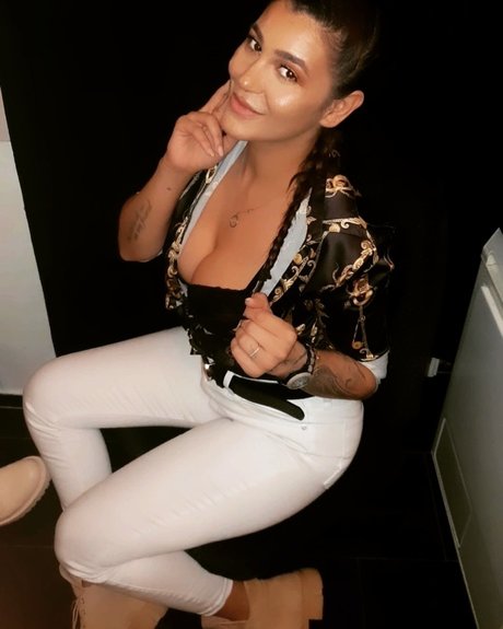 Photo nue de fuite OnlyFans de Mikela Denisa
