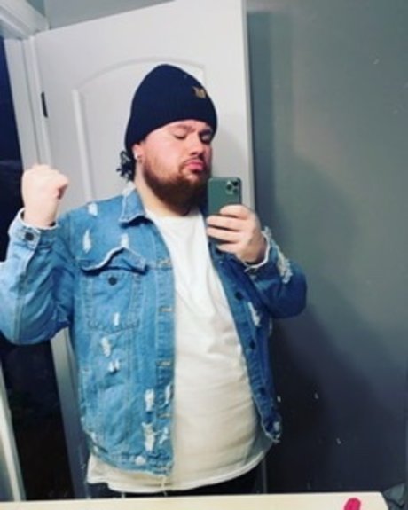 Alasti lekkinud OnlyFans-i pilt Michael Brando
