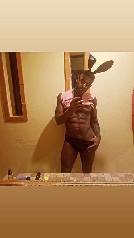 Alasti lekkinud OnlyFans-i pilt Mike Queenz
