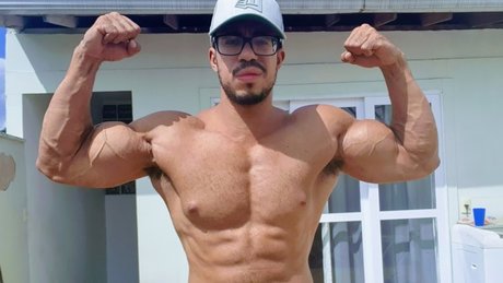 Nahá fotka uniklých OnlyFans od Mike Hotking