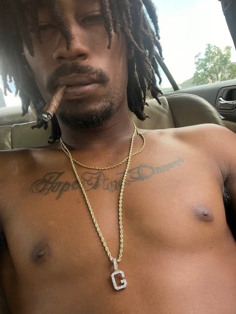 Alasti lekkinud OnlyFans-i pilt Big Daddy