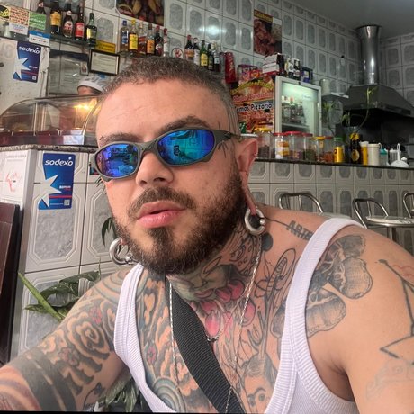 Naakte gelekte OnlyFans-foto van Tal