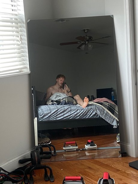 Foto desnuda filtrada de OnlyFans de Big Feet Dude