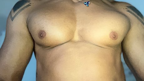 Alaston vuotanut OnlyFans-kuva Anderson Oliveira 