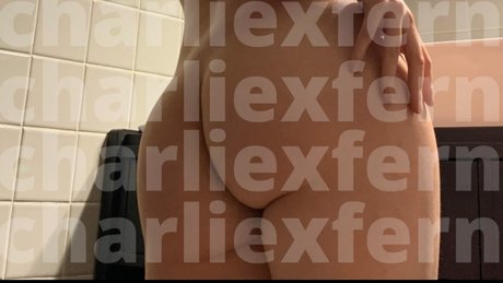 Nahá fotka uniklých OnlyFans od Charlie Flowers