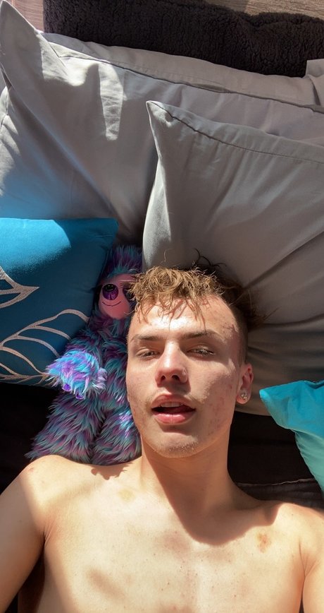 Alasti lekkinud OnlyFans-i pilt Paul