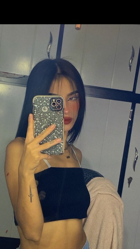 Naakte gelekte OnlyFans-foto van Charlott