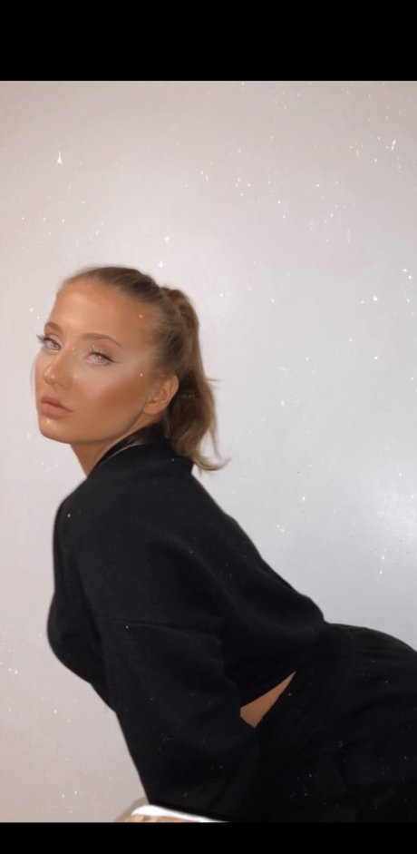 Nacktes geleaktes OnlyFans-Foto von Brat Barbie 