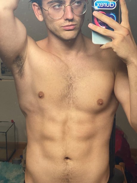 Alaston vuotanut OnlyFans-kuva Mike