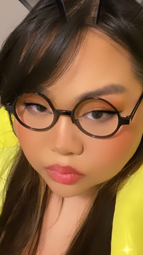 Naken läckt OnlyFans-bild av Mika Mura