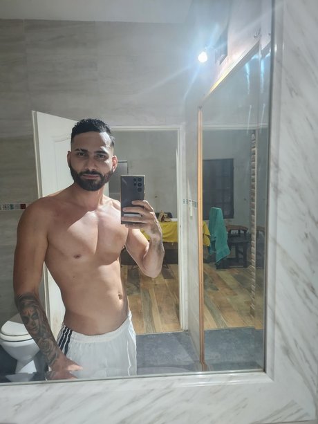 Nahá fotka uniklých OnlyFans od Ryan