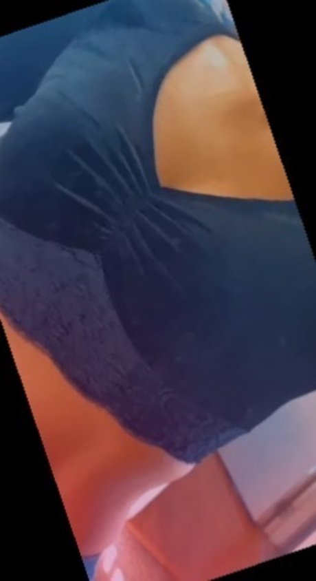 Naken läckt OnlyFans-bild av Midwestclover