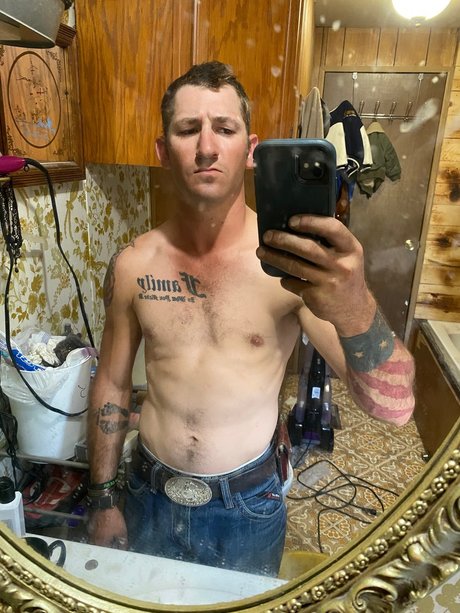 Nahá fotka uniklých OnlyFans od Richard Alexander
