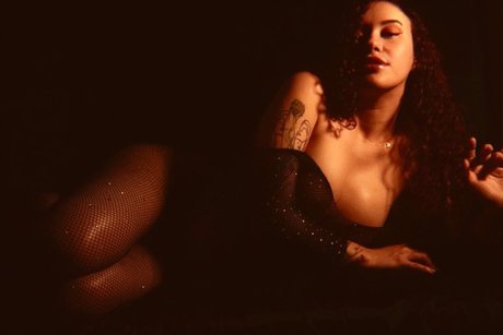 Naakte gelekte OnlyFans-foto van Michi