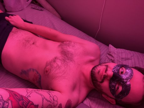Nahá fotka uniklých OnlyFans od Michael Hendrix