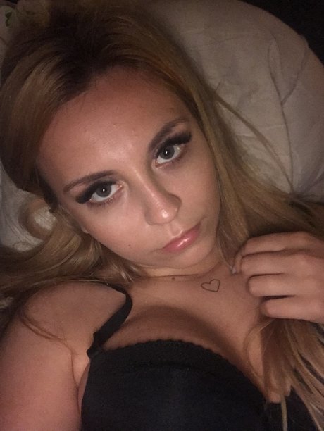 Nøgent lækket OnlyFans-billede af Michaelasummer