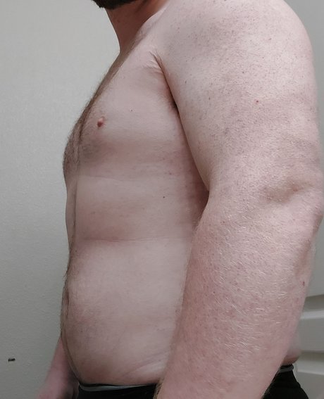 Alasti lekkinud OnlyFans-i pilt Bashk