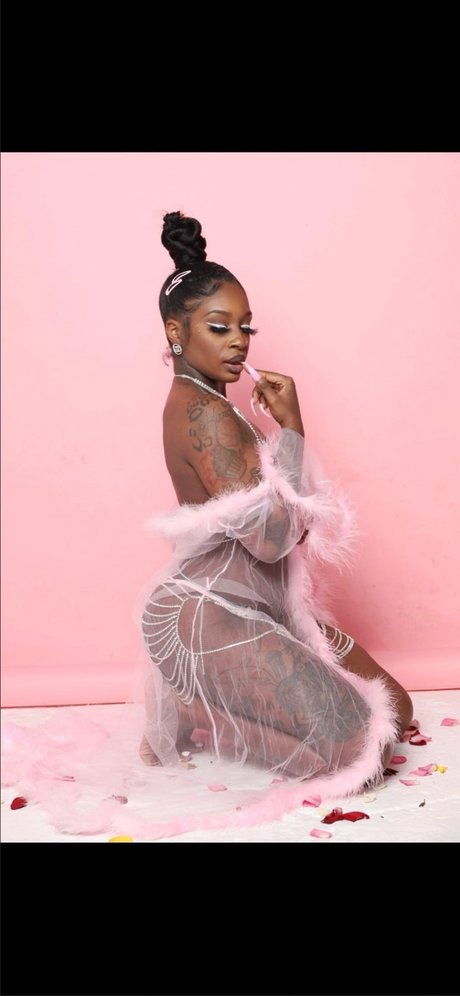 Naken läckt OnlyFans-bild av Milanthemilf