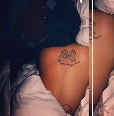 Naken läckt OnlyFans-bild av Mia Muoz