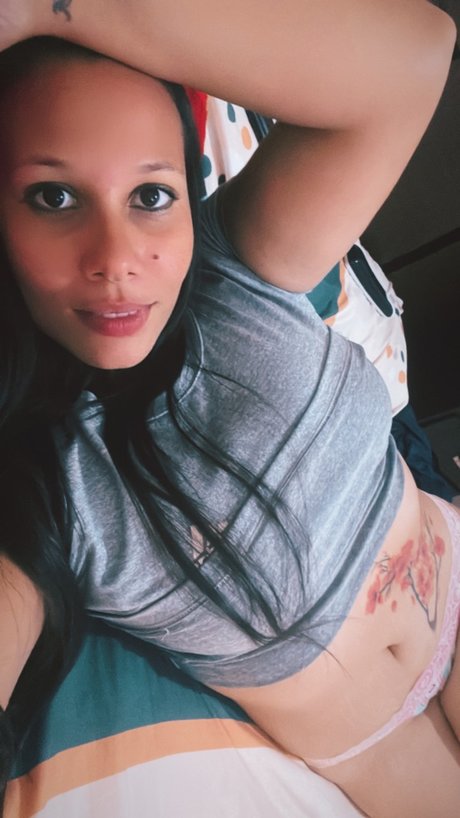 Обнаженная фотография утечки OnlyFans от Mimadita Linda