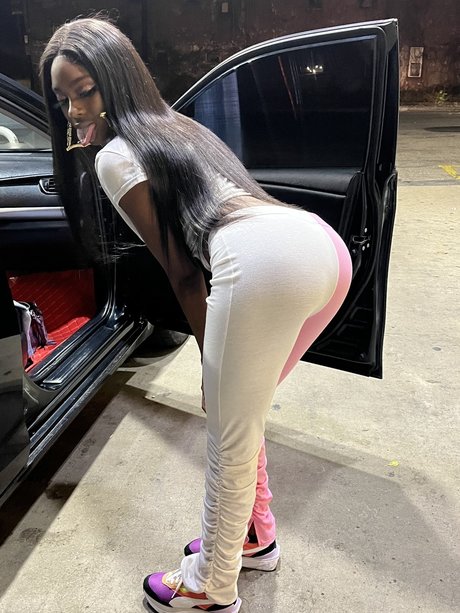 Alaston vuotanut OnlyFans-kuva Millionares