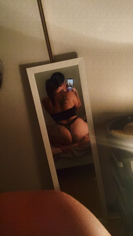 Naken läckt OnlyFans-bild av Chanel
