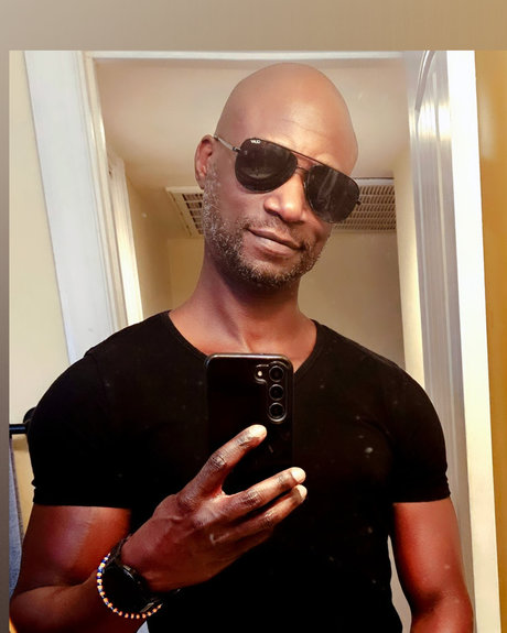 Naken läckt OnlyFans-bild av Jelani