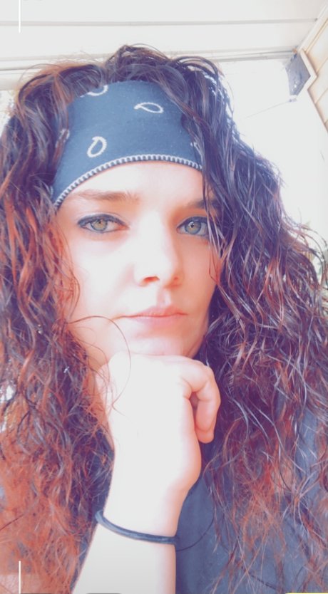 Naken läckt OnlyFans-bild av Carly Currence