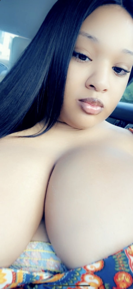Nahá fotka uniklých OnlyFans od Cara Spells