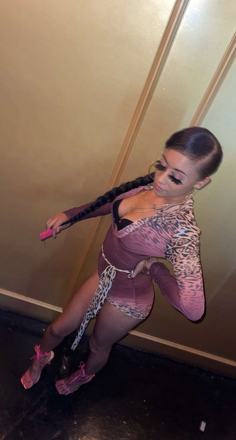 Naken läckt OnlyFans-bild av Cheeky