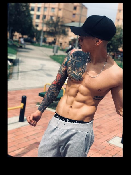 Nahá fotka uniklých OnlyFans od Cesarmartinez95