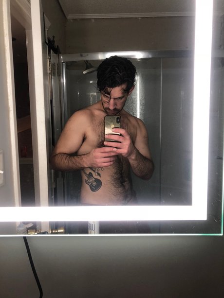 Naakte gelekte OnlyFans-foto van Andy Slate