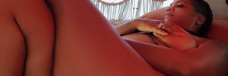 Naken läckt OnlyFans-bild av The Alchemy Priestess