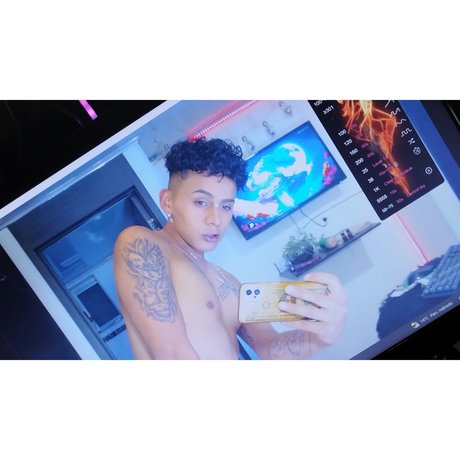 Nahá fotka uniklých OnlyFans od Camilo Martnez