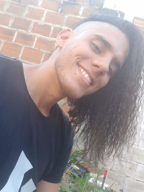 Naakte gelekte OnlyFans-foto van Juan Carlos Celis Romero