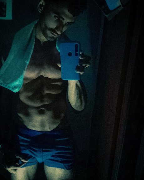 Nahá fotka uniklých OnlyFans od Carlos Garca