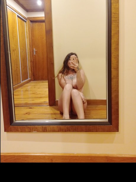 Naakte gelekte OnlyFans-foto van Annabella