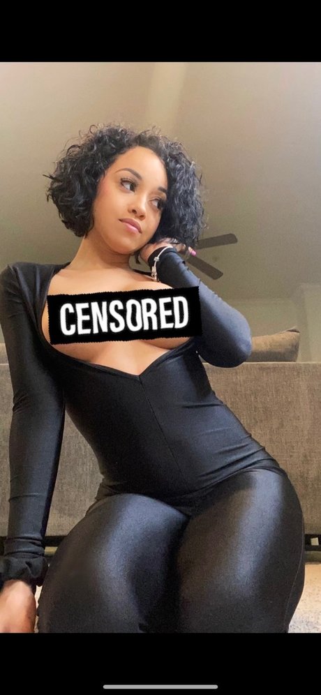 Alasti lekkinud OnlyFans-i pilt 4everambi