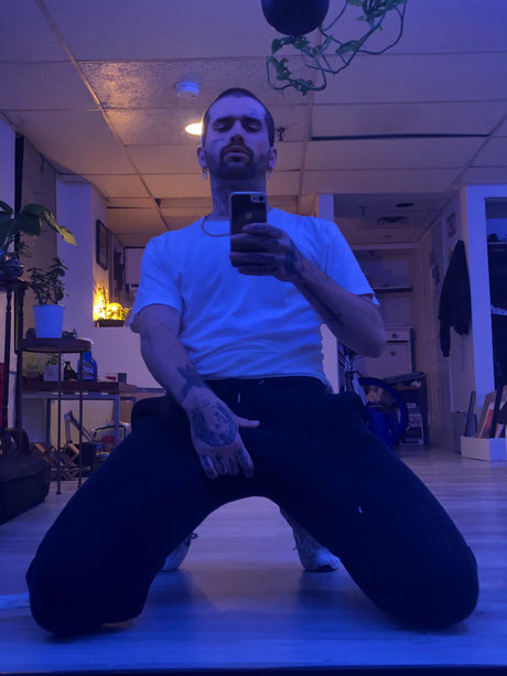 Naken lekkede OnlyFans-bilde av Cartierhartt