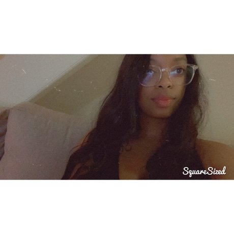 Обнаженная фотография утечки OnlyFans от Zoey