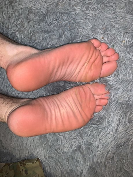Naakte gelekte OnlyFans-foto van Military Feet
