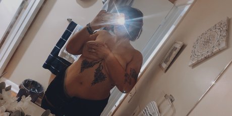 Naken läckt OnlyFans-bild av 1800milf
