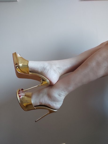 Naken läckt OnlyFans-bild av Miss Feet Tender