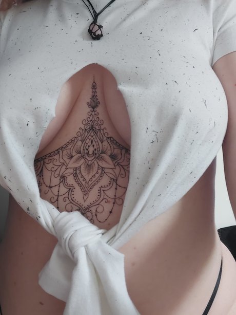 Naken läckt OnlyFans-bild av Clare
